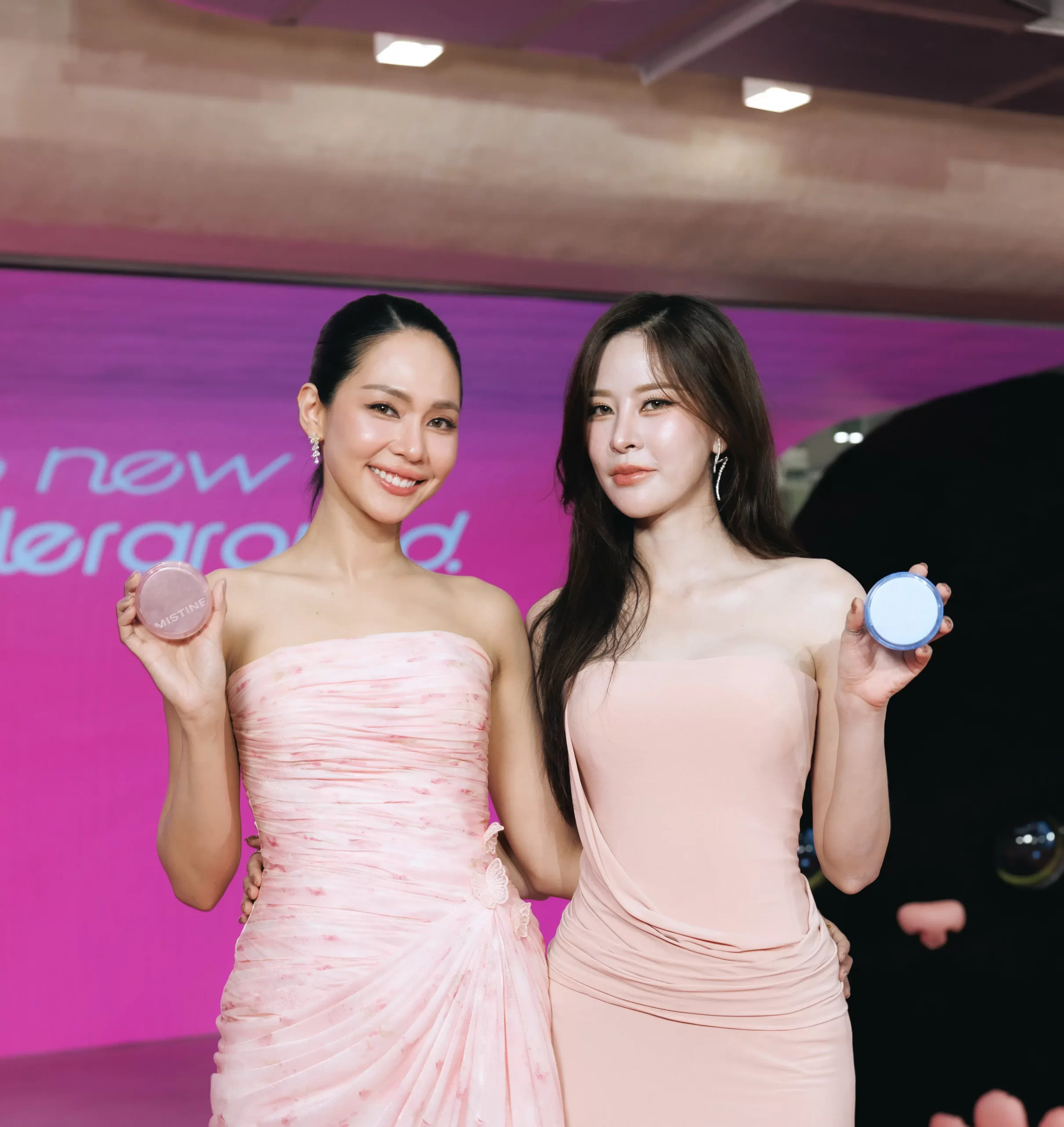 ปุยนุ่น และ บิ๊น ร่วมงาน Pink Carpet คุชชั่นงานผิว MISTINE
